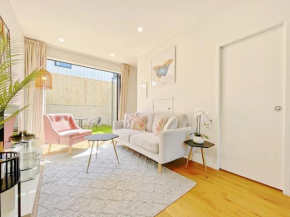 City Gem Greenery Backyard 2BR With Free Parking & AC
